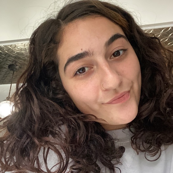 Meet your Posher, Talia - Picture 1 of 1